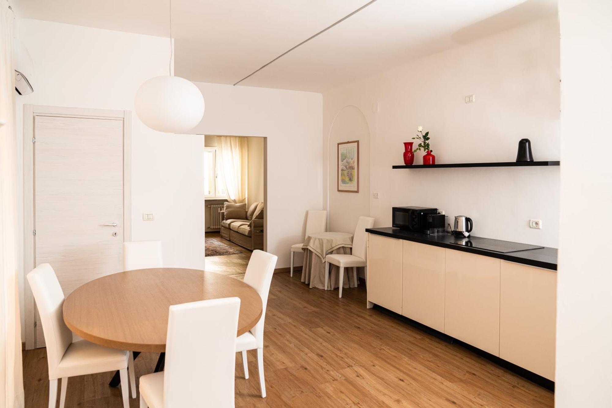 Elegante Residenza Con Affaccio Su Porta Leoni - Domus Verona — Photos 1